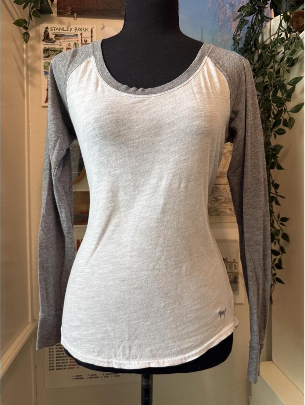 Victoria’s Secret PINK Gray White Raglan Long Sleeve Tee